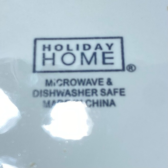 Santa Claus Design 9 inch Plate by Holiday Time - Dishwasher & Microwave Safe - Picture 8 of 8